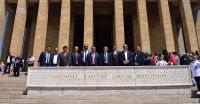 Borsamız, Yönetim Kurulu Başkanı, Meclis Başkanı, Meclis Üyeleri ve Delegeleri ile Anıtkabiri ziyaret etti
