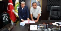 Türkiye Odalar ve Borsalar Birliği (TOBB) tarafından ihtiyaç sahibi öğrencilere dağıtılmak üzere Karapınar Ticaret Borsası’na gönderilen 200 bin TL tutarındaki eğitim yardımına 200 bin TL tutarında Karapınar Ticaret Borsası tarafından ilave yapılan 400 bin TL tutarındaki eğitim yardımı, İlçe Milli Eğitim Müdürlüğü tarafından tespit edilen ihtiyaç sahibi öğrencilere dağıtılmak üzere İlçe Milli Eğitim Müdürlüğüne teslim edildi.